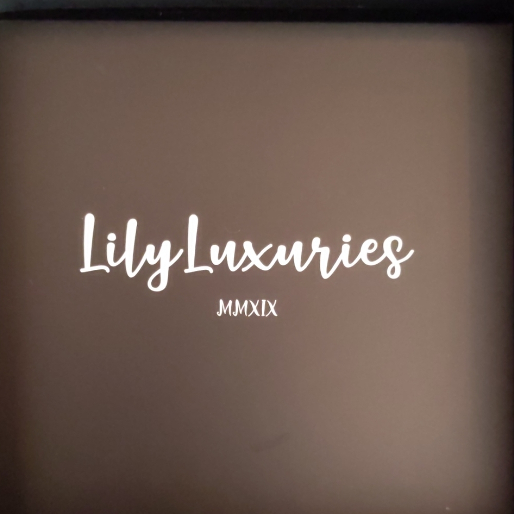 Gold Lily luxuries necklace